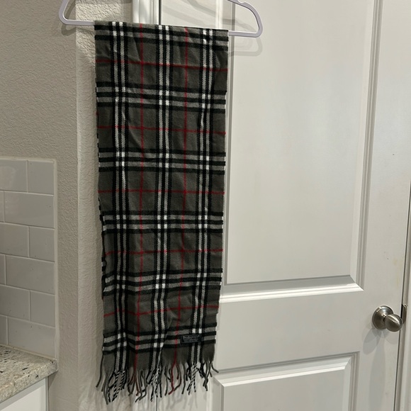100% Authentic Burberry London Lambwool - Picture 1 of 4